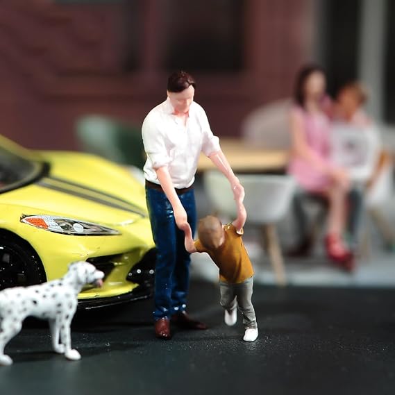 Miniature Figurines 1/87 1/64 1/43 1/24 Scale Happy Father Son Street Scene Props Miniature Figure Model for Cars Vehicles Toys (Painted, 1/24 Scale)